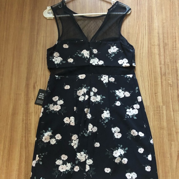 Express dress - Picture 5 of 7